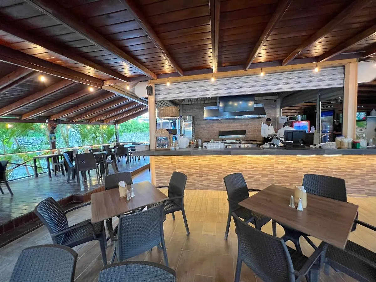מלון Los Corales Villas And Suites - Beach Club, Spa, Restaurants
